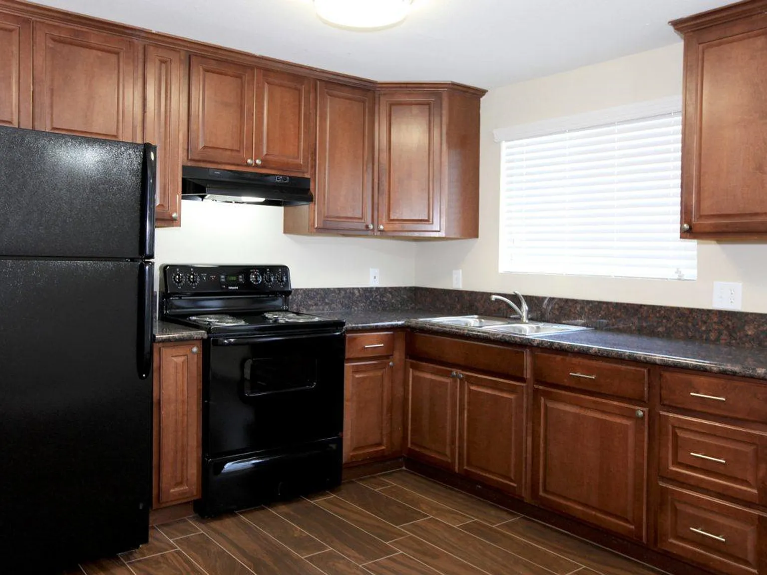 Spring Gardens Apartments — Photo 2