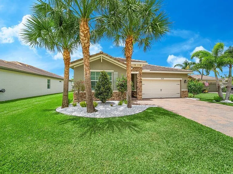 3521 SW Blackberry Ln — Photo 6