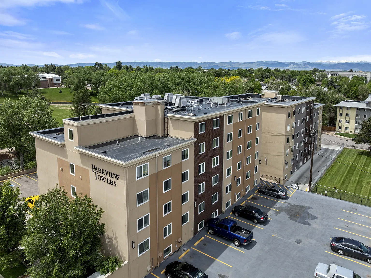 Parkview Towers — Photo 1