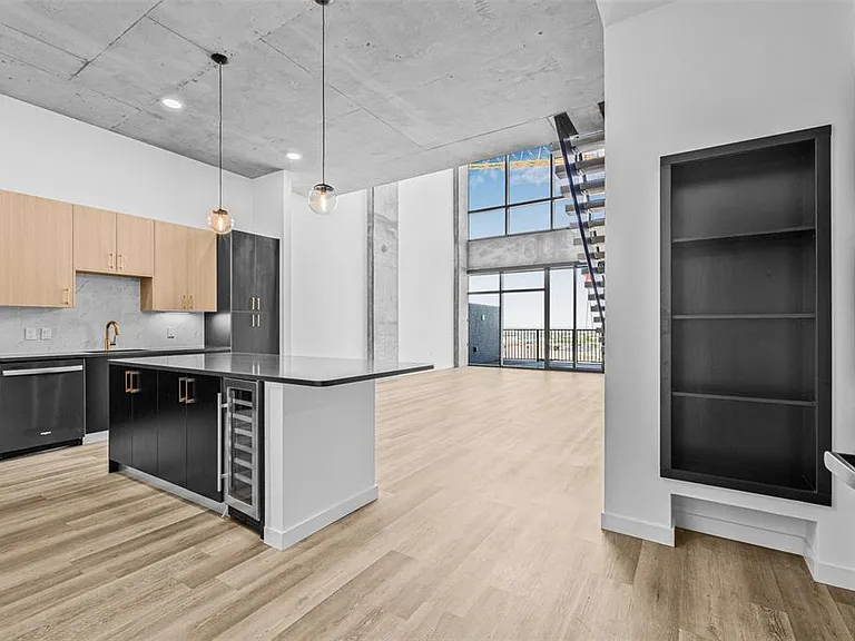 221 Main St N #Penthouse 1603 — Photo 6
