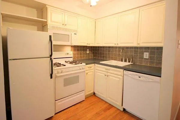 108 14th St #4W — Photo 1