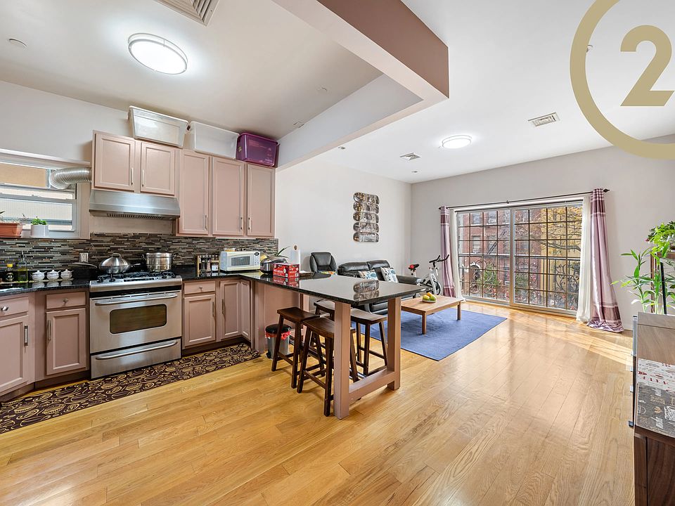 1st image of 1515 W 4th St APT 2R