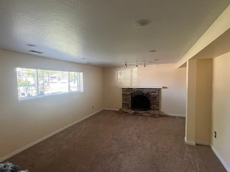 2648 E Manor Dr — Photo 4