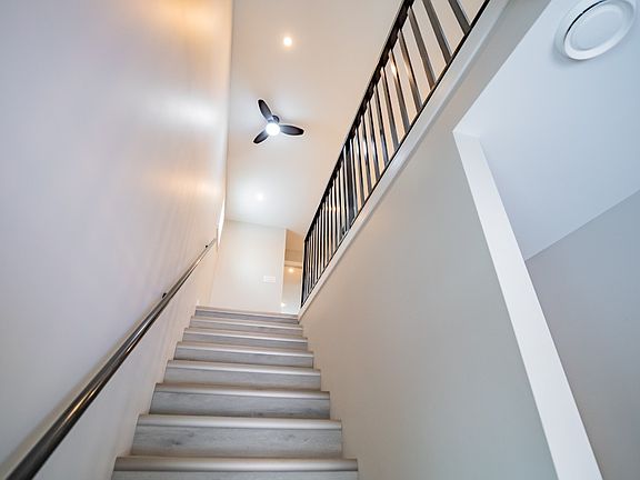 5th image of 2255 McTavish Rd #A