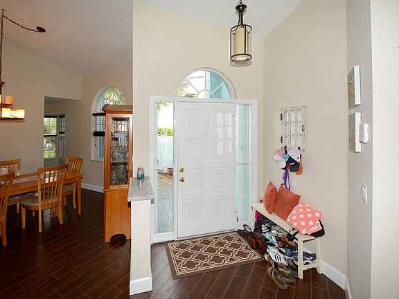 3rd image of 15218 Wilshire Cir S