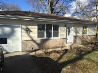 30 Marquette Rd, Machesney Park, IL 61115