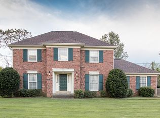 702 Bedfordshire Rd, Hurstbourne, KY 40222