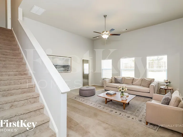 144 Scotland Dr — Photo 3
