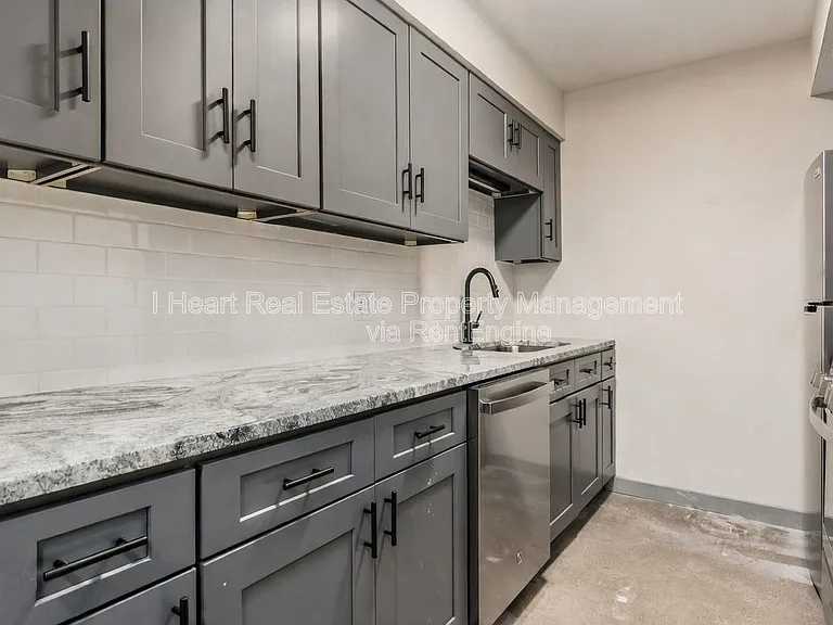 2085 W Broad St #209 — Photo 5