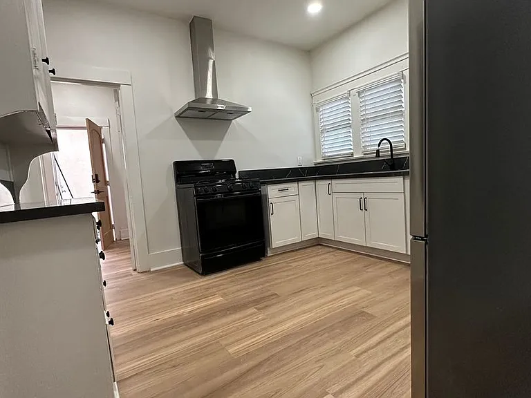 261-263 S C St #405-407 — Photo 5