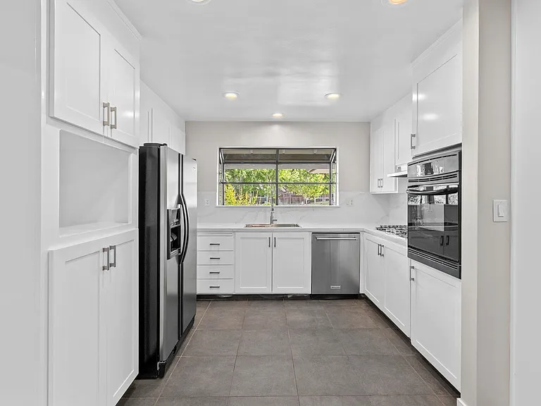 2506 Ardilla Ct — Photo 10