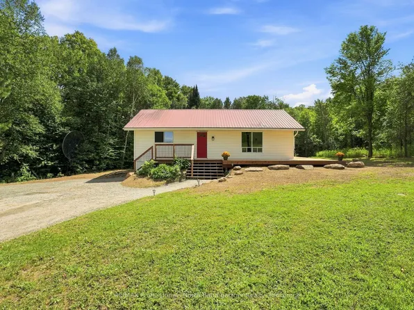 3085 Hadlington Rd, Highlands East, ON K0L 2Y0