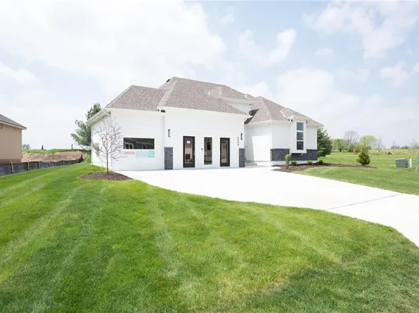 4282 Lake Shore Ct, Basehor, KS 66007