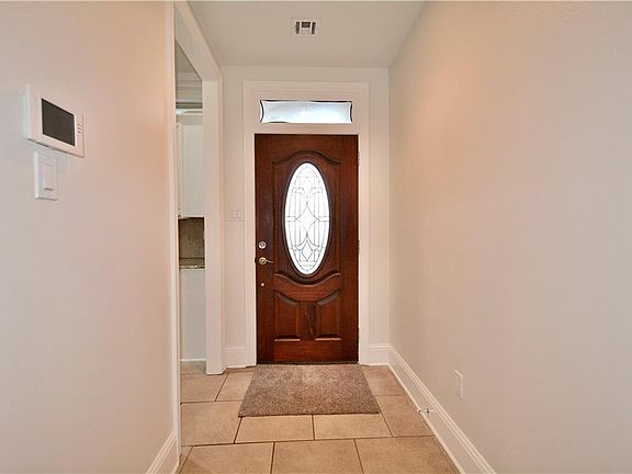 5th image of 802 Severn Pl
