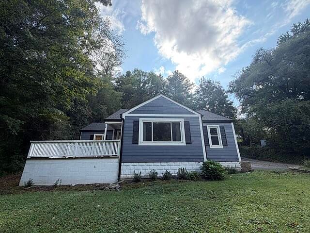 1st image of 320 Cypress St