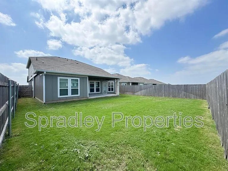 2716 Fox River Dr — Photo 29