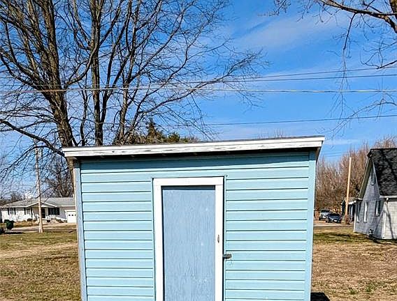 3rd image of 1403 Wilson St