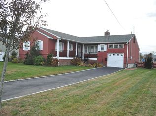 192 Sequams Lane Ctr, West Islip, NY 11795