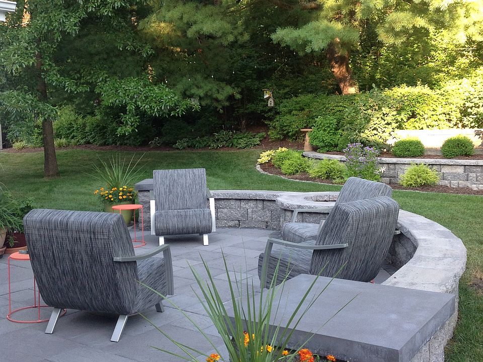 1st image of 4 Winding Brook Ln
