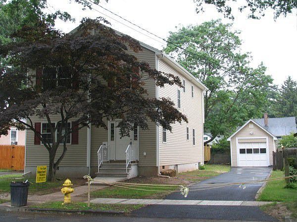 Detatched 1 Car Garage