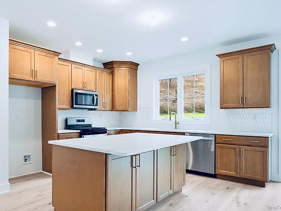 2nd image of 4044 Chestnut Ridge Road