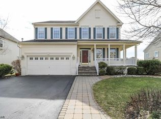 29 Crestview Dr, Clinton, NJ 08809