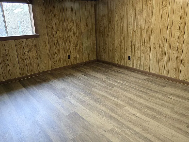 401 Springhill Dr — Photo 13