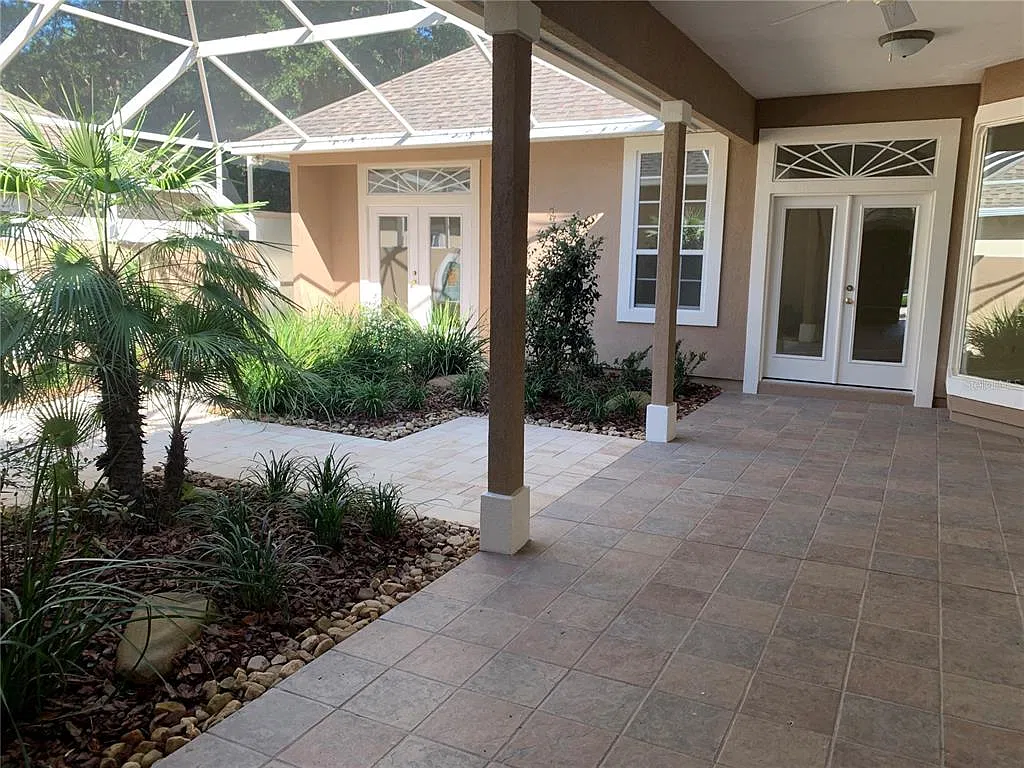 3 bed, 2.0 bath, 2225 sqft, $2,950 — Photo 2