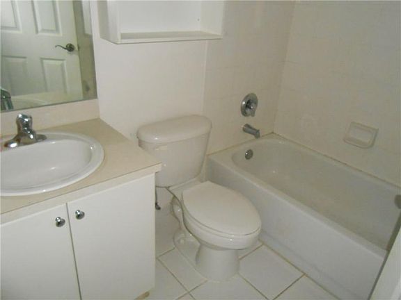 5th image of 2241 SE 24th Pl #2241