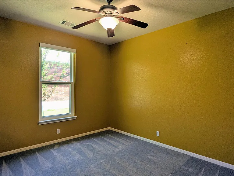 114 Ambrose Dr — Photo 26