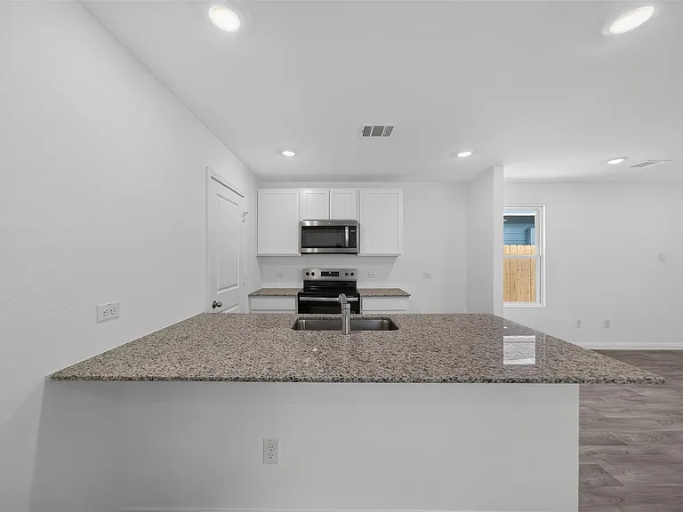 11927 Detar Ct — Photo 32