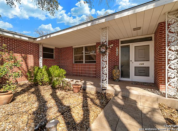 5th image of 126 Danube Dr