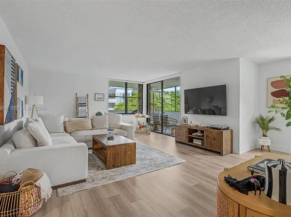 10852 N Kendall Dr APT 314, Miami, FL 33176