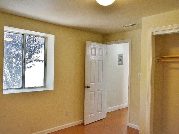 4th image of 1000 Grace St