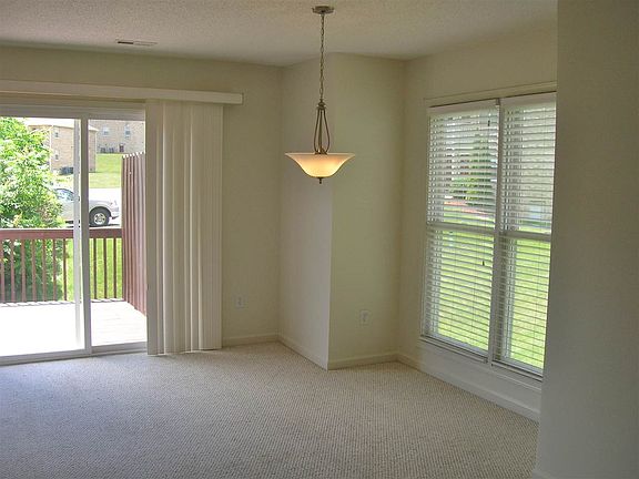 5th image of 848 Camelot Ln