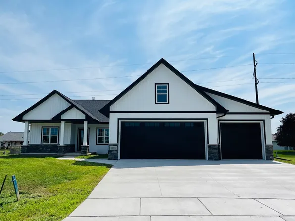 3056 Gilbert Dr, Green Bay, WI 54311