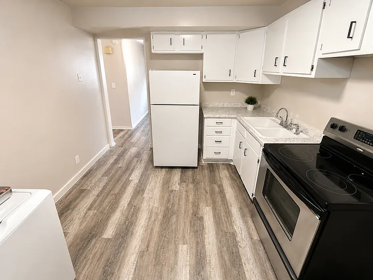 2564 S 800 E — Photo 5