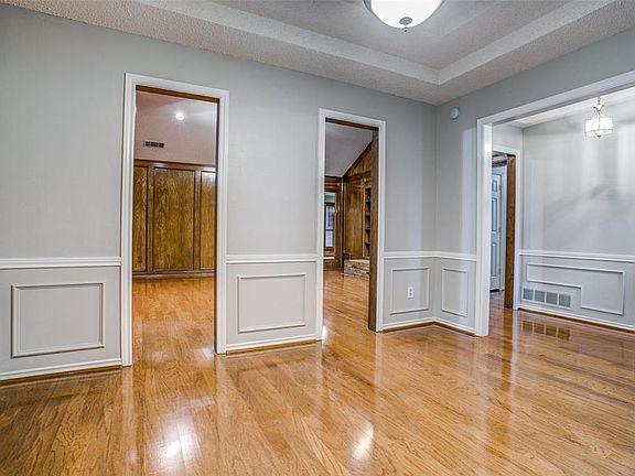 5th image of 817 Green Brook Dr