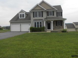 295 Torrey Pines Dr, Mount Wolf, PA 17347