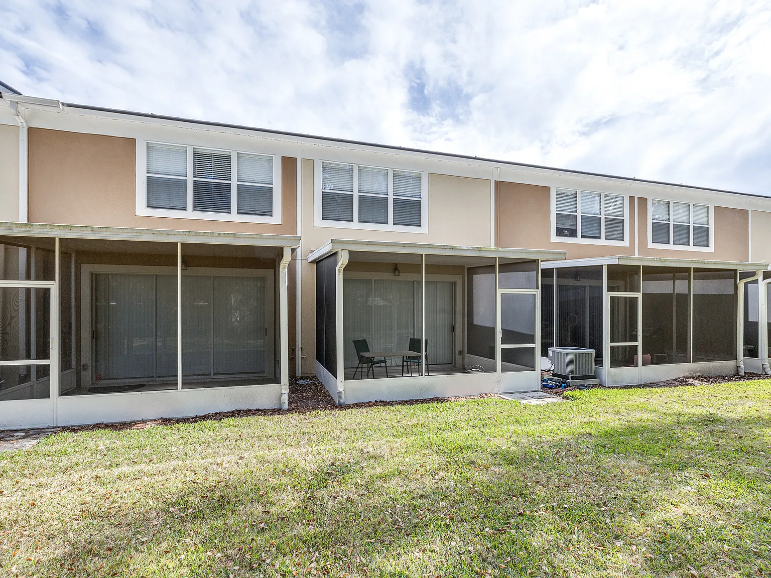 3 bed, 2.5 bath, 1644 sqft, $2,150 — Photo 4