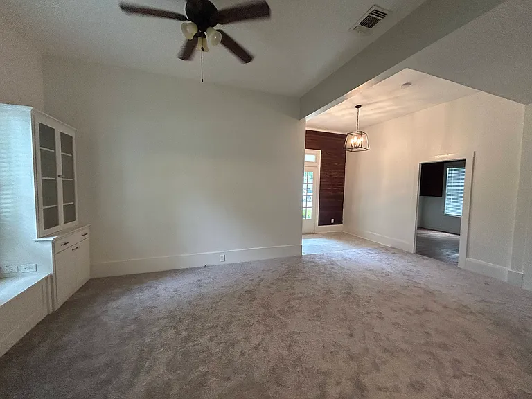 822 N Avenue G — Photo 4