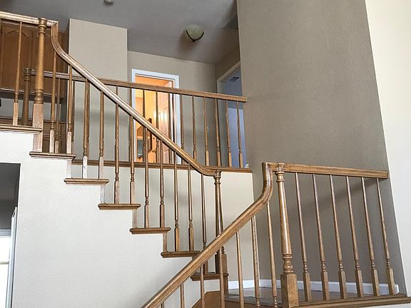4th image of 40 Stratford Ct