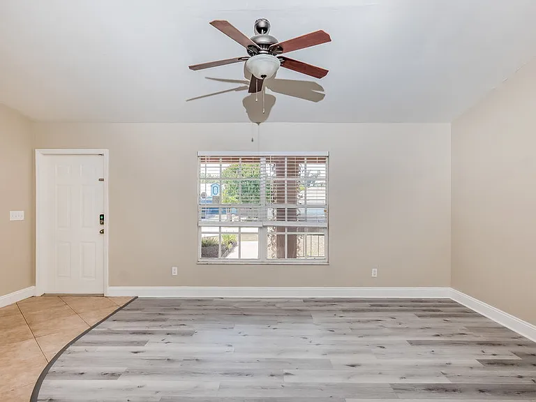 811 SW 14th Pl — Photo 5