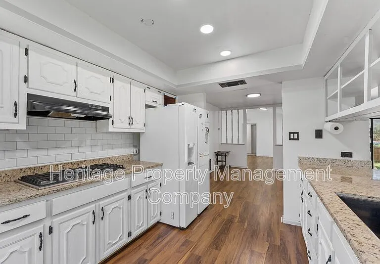 2526 Town Briar St — Photo 16