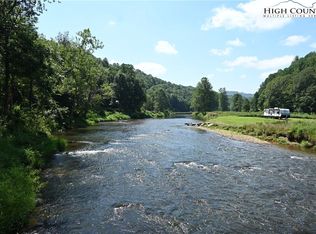 38 Turkey Rdg S, Lansing, NC 28643