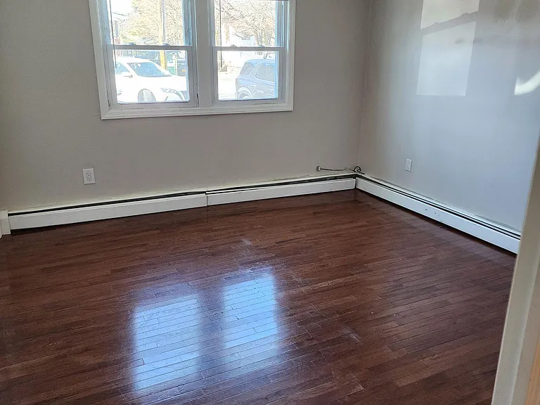 33-37 W Railroad Ave #3 — Photo 5