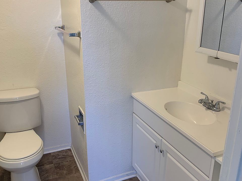 2nd image of 2467 Diamond St APT 2