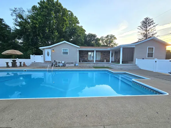 199 Phillips Ave, Rivesville, WV 26588