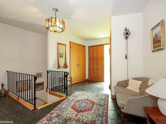 3rd image of 1109 Plaza Dr