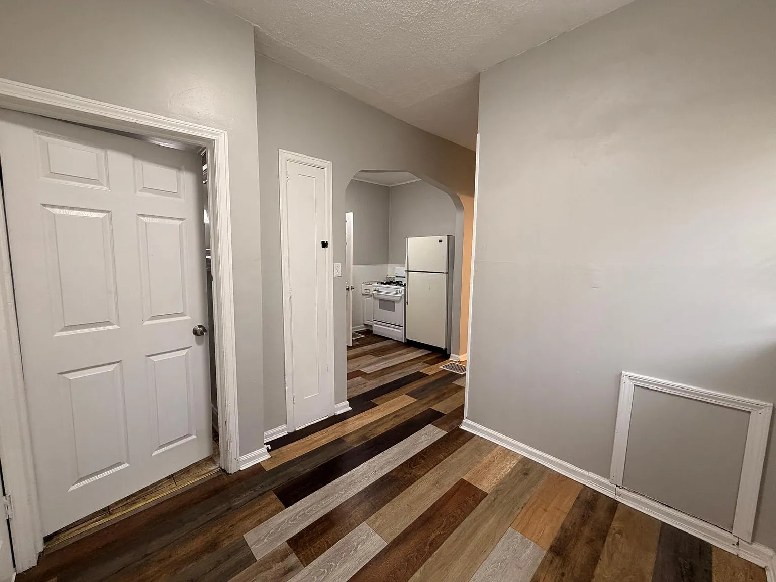 2 bed, 1295 sqft, $1,000 — Photo 3